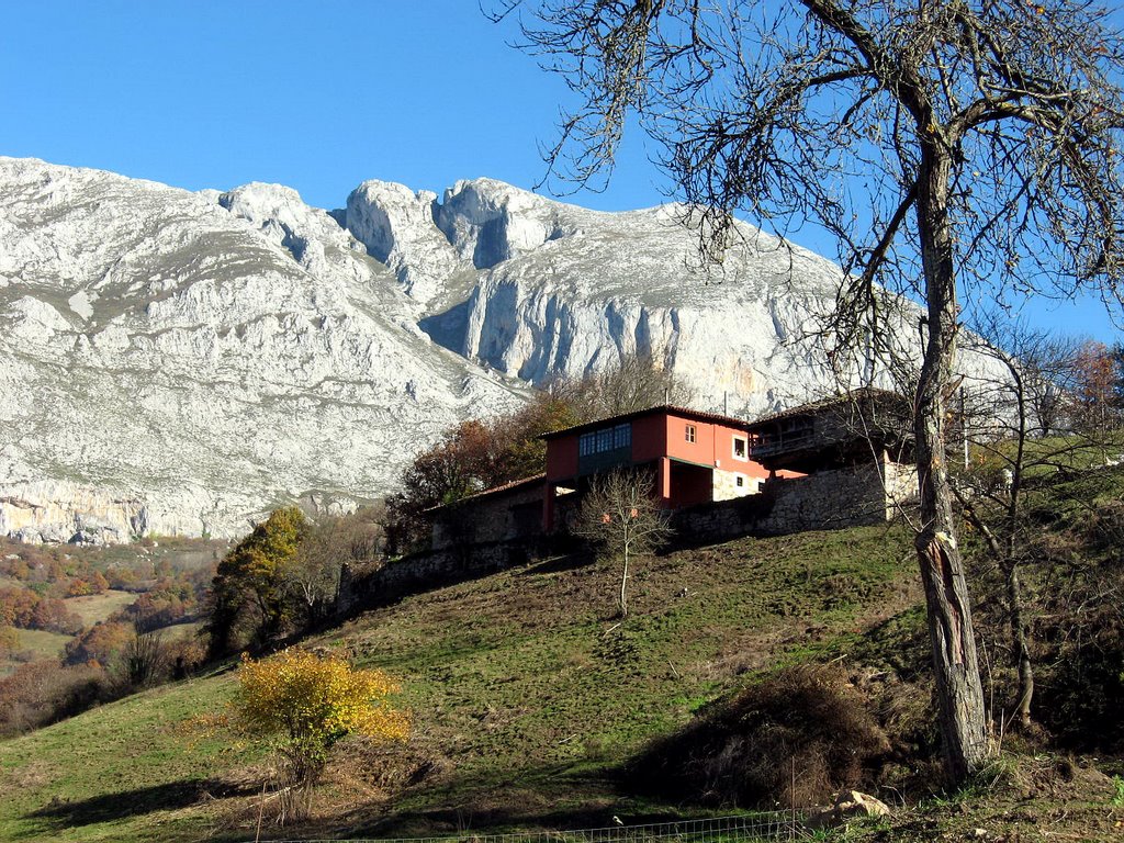 La Plaza, Teverga, Asturias by Antonio Alba