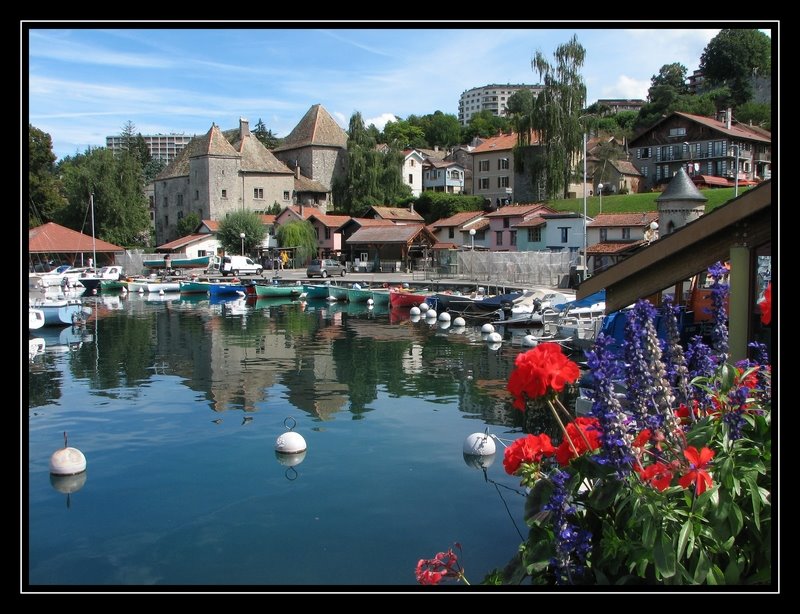 Au Port de Thonon by Tribby