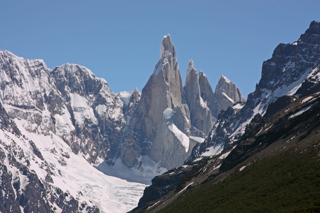 Cerro Torre (3128m) by enchoukai