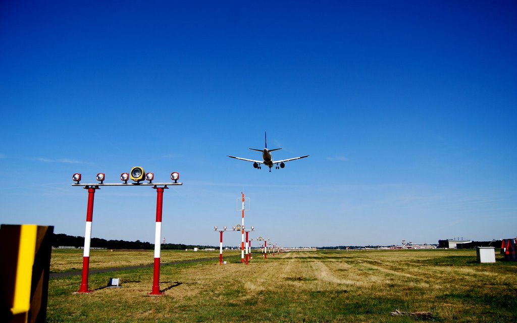 Tegel Einflugschneise by Höhe&Breite