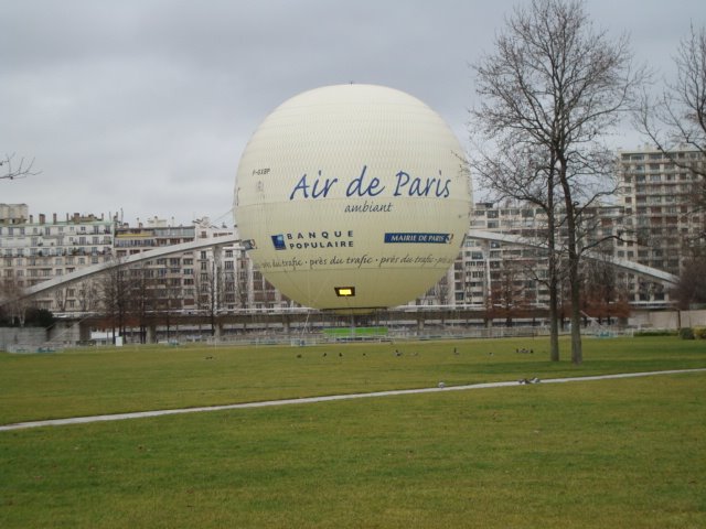 La montgolfière du parc André Citroën by zubrocolor