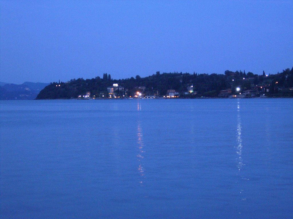 Blick aufs abendliche Porto Portese /view to Porte Portese in the evening by Huehnchen