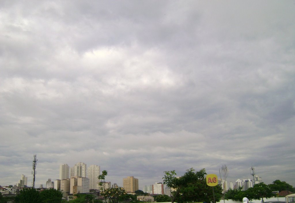 Prédios do Cambuci, ao Centro Hospital Cruz Azul by Ro Fort