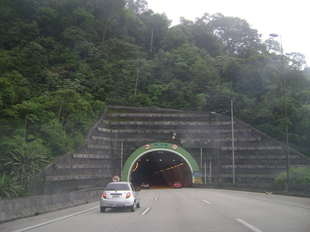 Imigrantes - túnel - 2083 m by Ro Fort