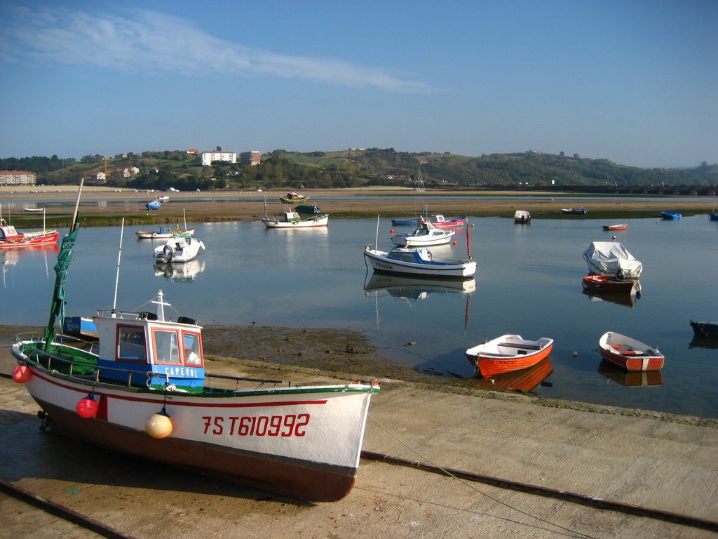 SAN VICENTE DE LA BARQUERA - "En dique seco" by Ana Cobo