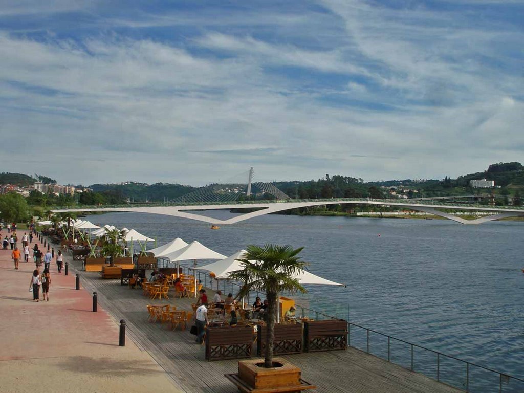 Coimbra - Riverside http://en.wikipedia.org/wiki/Coimbra by 工藤マイケル