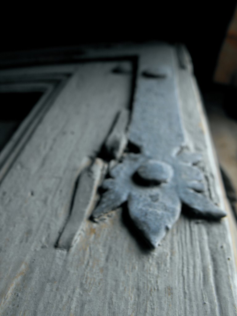 DETALLE DE LA PUERTA - PARROQUIA ANTIGUA SALAMANCA GUANAJUATO by antonomakia