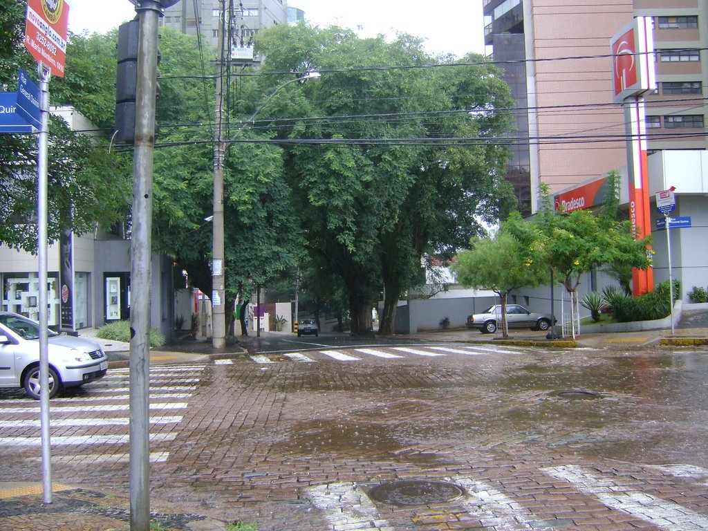 Bairro Cambui - encontro da R. Coronel Quirino com R. General Osorio by Alexander Denarelli