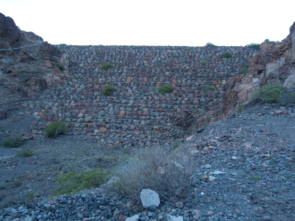 Presa de La Sorrueda by a3093