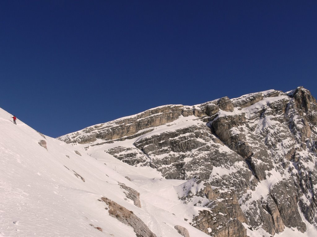 Lungo la via del ritorno(a sinistra)dal Rifugio Nuvolau(sulla cima all'estrema destra) by Daks (Marco Da Corte)