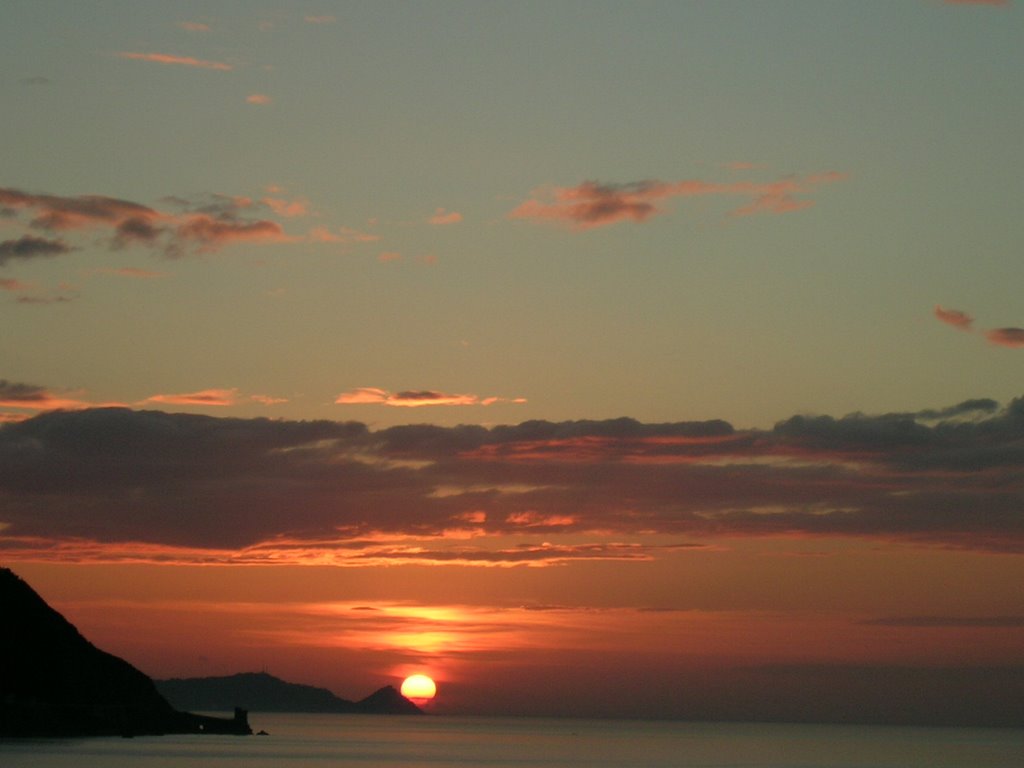 Tramonto sul tirreno, visto dalla mia terrazza by snigno