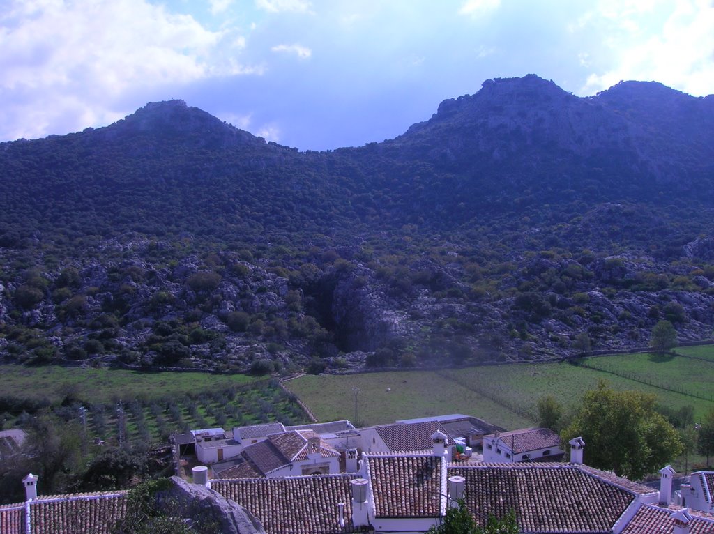 Vista de la sima de Villaluenga by jose antonio navegan…