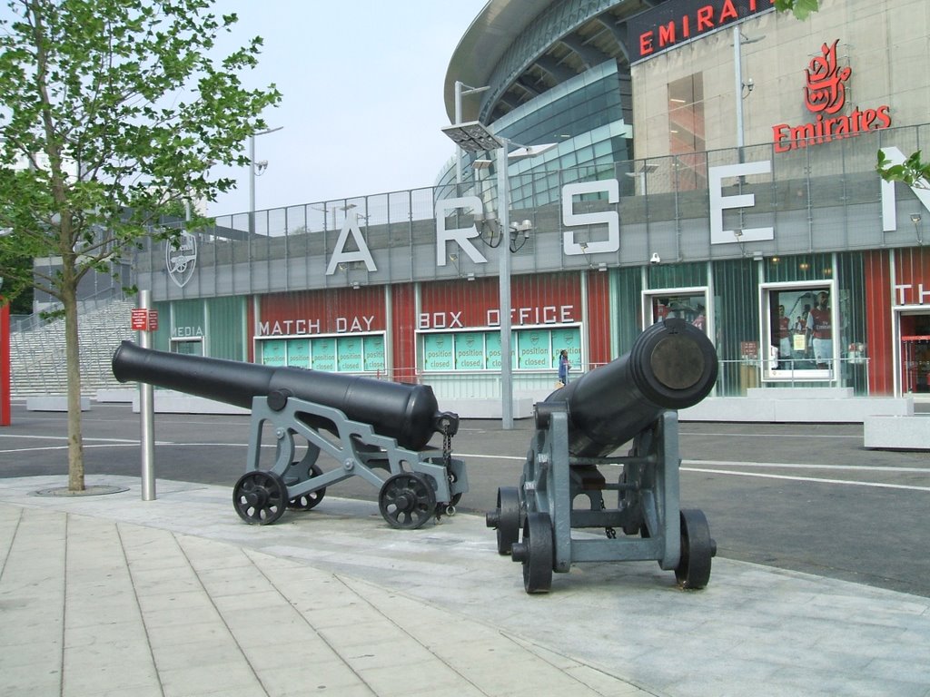 10 guns in front of the stadium by niceeyes