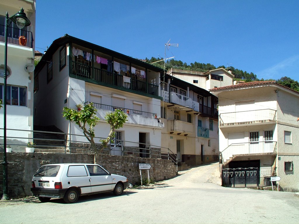 Covas do Douro - Largo da Fontinha by J J Roseira