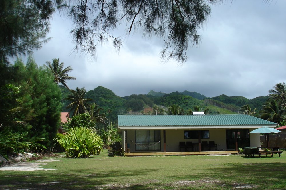 Captain James Retreat Muri beach by shazab