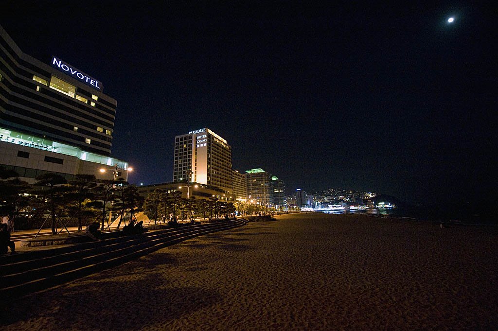 Haeundae's night view by hiro_c55