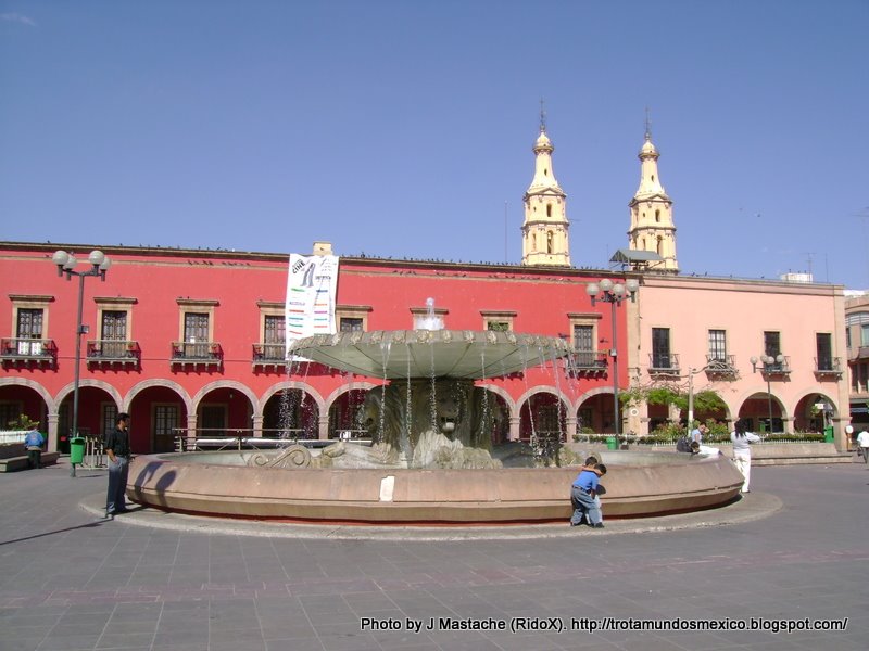 Mexico - Fuente de los Leones, León, Guanajuato by Jorge Mastache