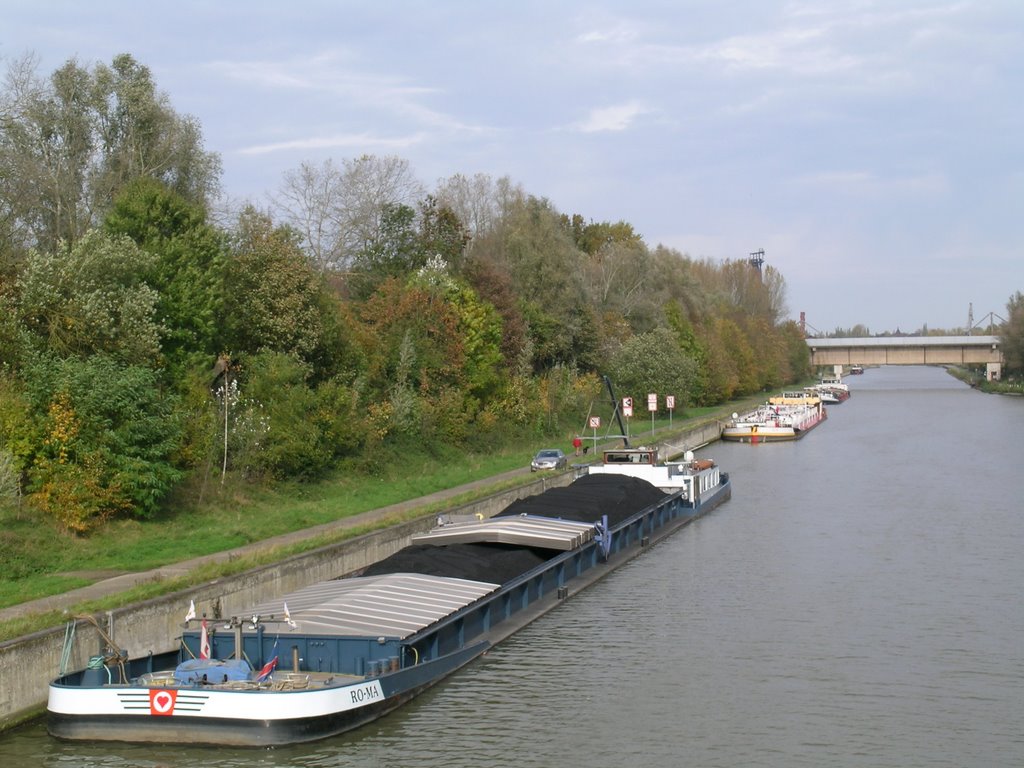 Oisquercq, canal Brussels-Charleroi, Belgium by Koos Fernhout