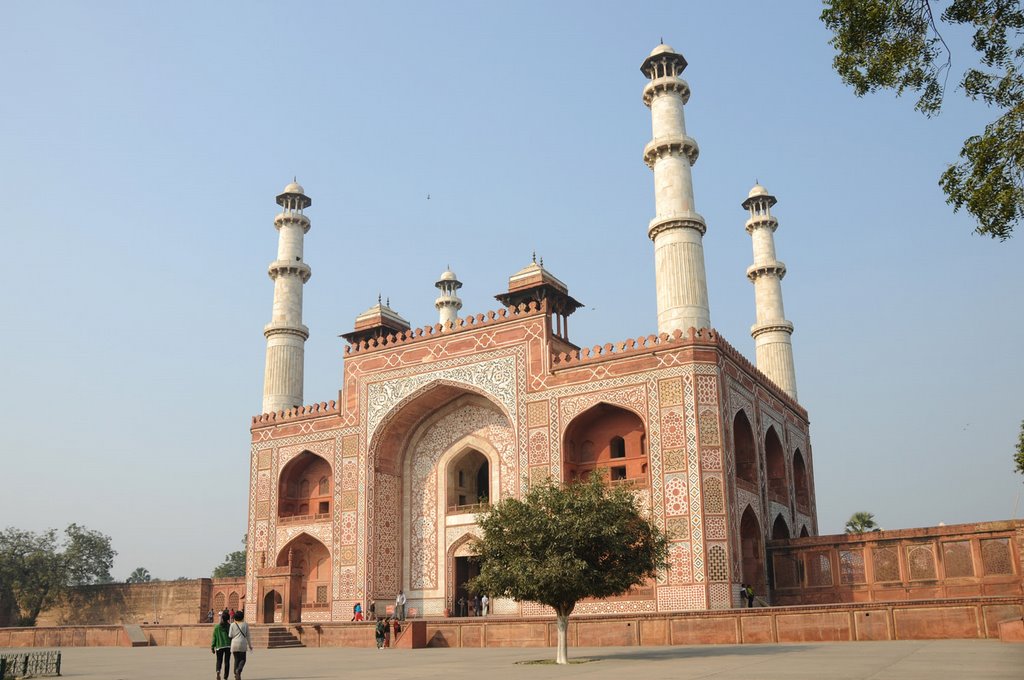 Sikandra, Tomb of Akbar, Agra by Aravind Teki