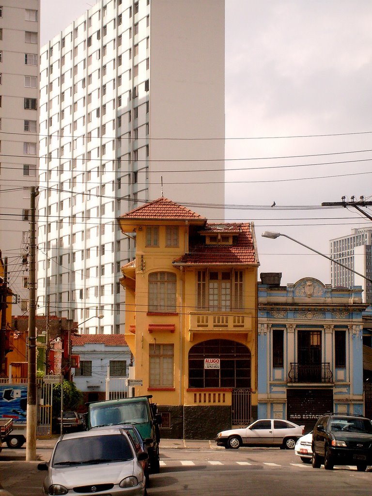 Arquitetura antiga na região do Bixiga - centro de São Paulo by Yuri Alexandre