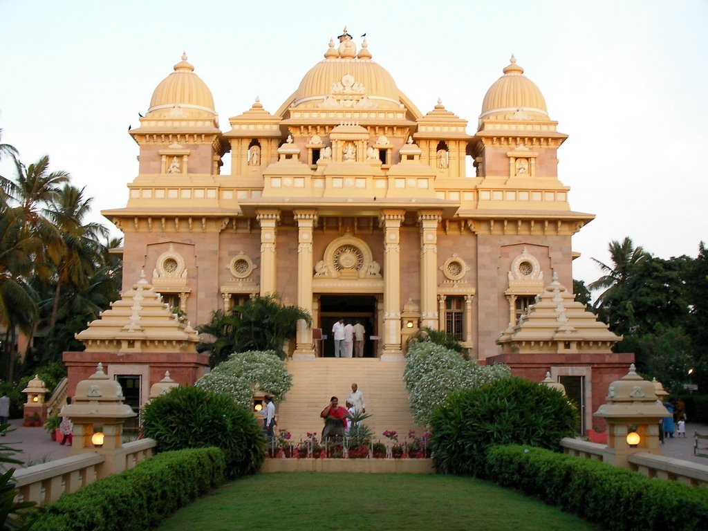 Ramakrishna Mutt, Universal Temple, Chennai, India by Alex Milazzo