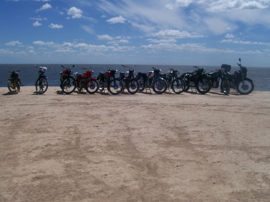 NUESTRAS NENAS FRENTE A LA MAR by cero ohm