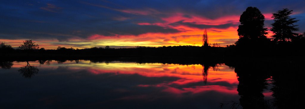 Thames sunset by Tony Messenger