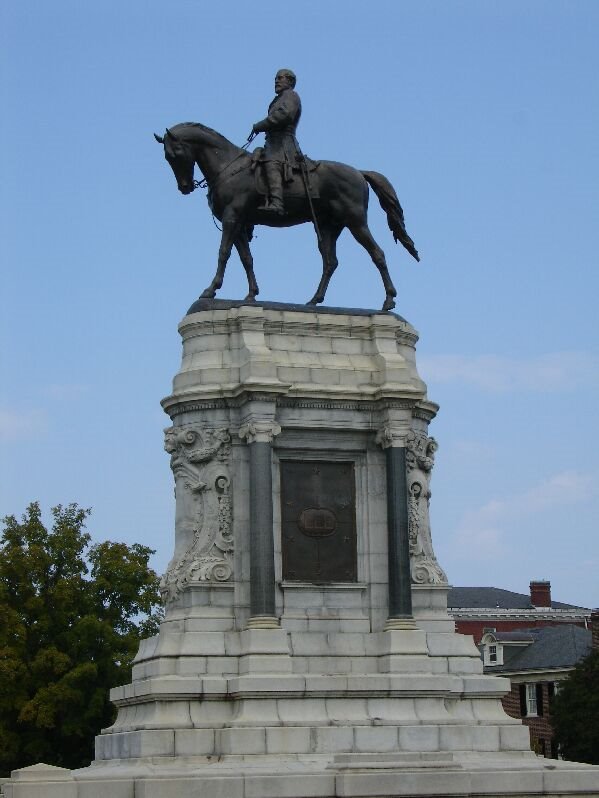 General Robert E. Lee monument by asherka