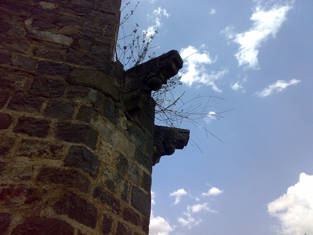 Zulta Pul (Hanging Bridge), Ahmednagar Fort, Ahmednagar, India by sagarkale