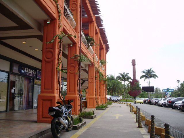 Shopping center at Rio Barra by AmputadoAmputeeAlex