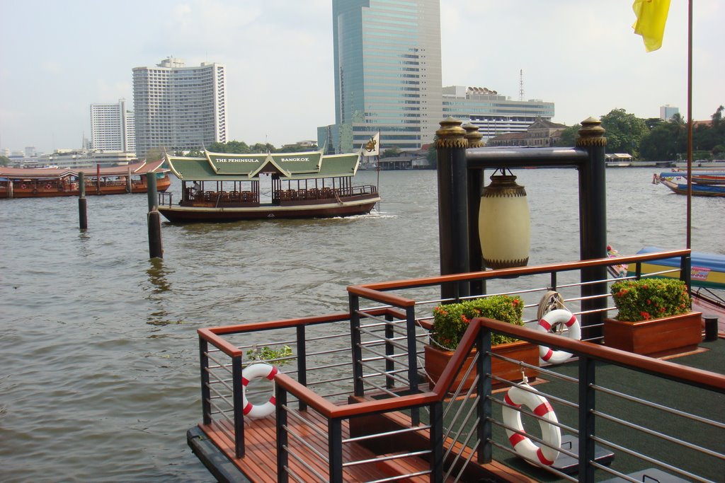 Bangkok Thailand - the Peninsula Hotel by David Broad