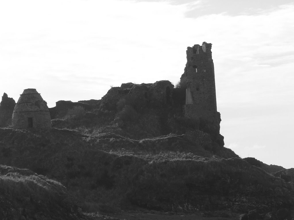 Dunure Castle by emmar