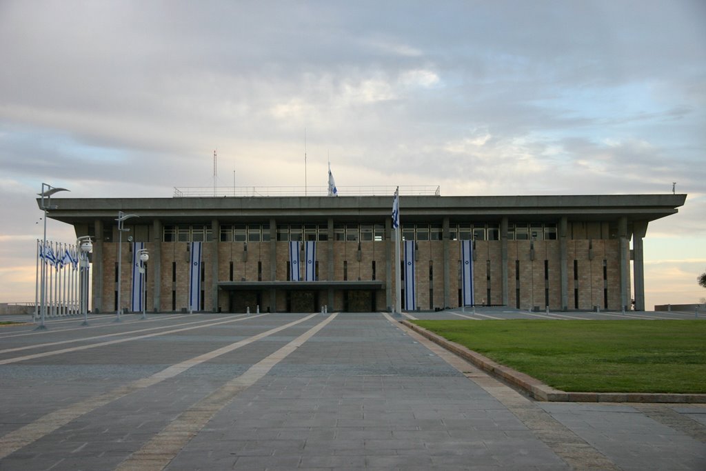 Knesseth by Haluska Gábor