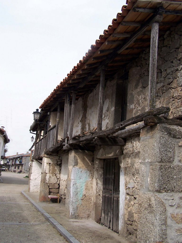 Calle de la Cantina de Calzada de Bejar by jetxea