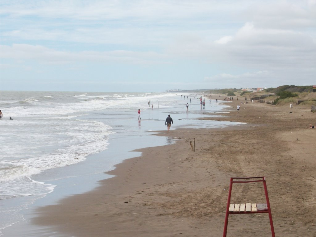 Playa sur de Mar del Tuyú by Diego Messina