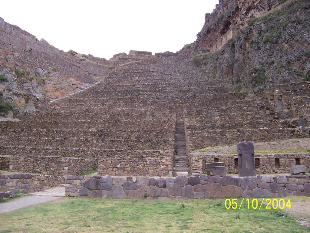 Andenes y escaleras de piedra by Wilfredo Valverde