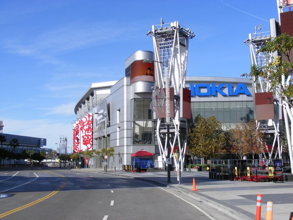 Nokia Plaza, across Staples Center by Pedro Bulling