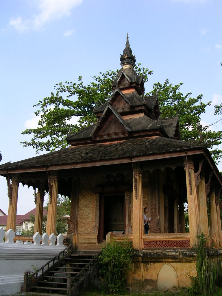 Wat Sisaket Library by Glenn Sayers