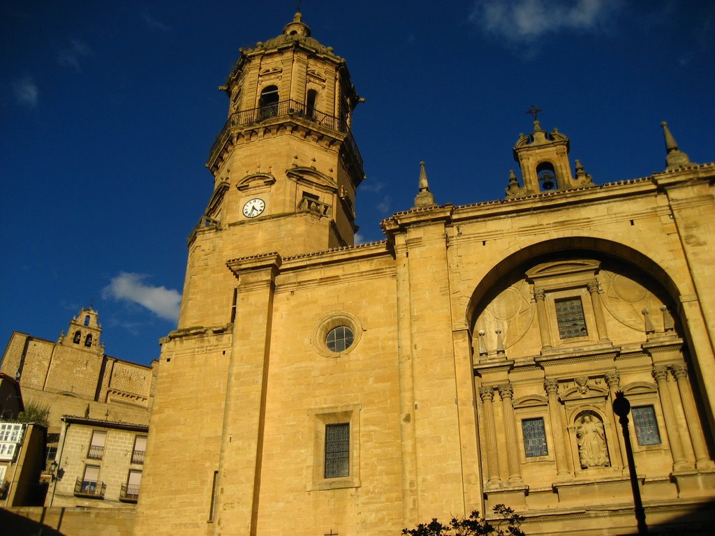 LABASTIDA (Rioja Alavesa) - Iglesia renacentista de la Asunción y ermita románica del Cristo. by Ana Cobo