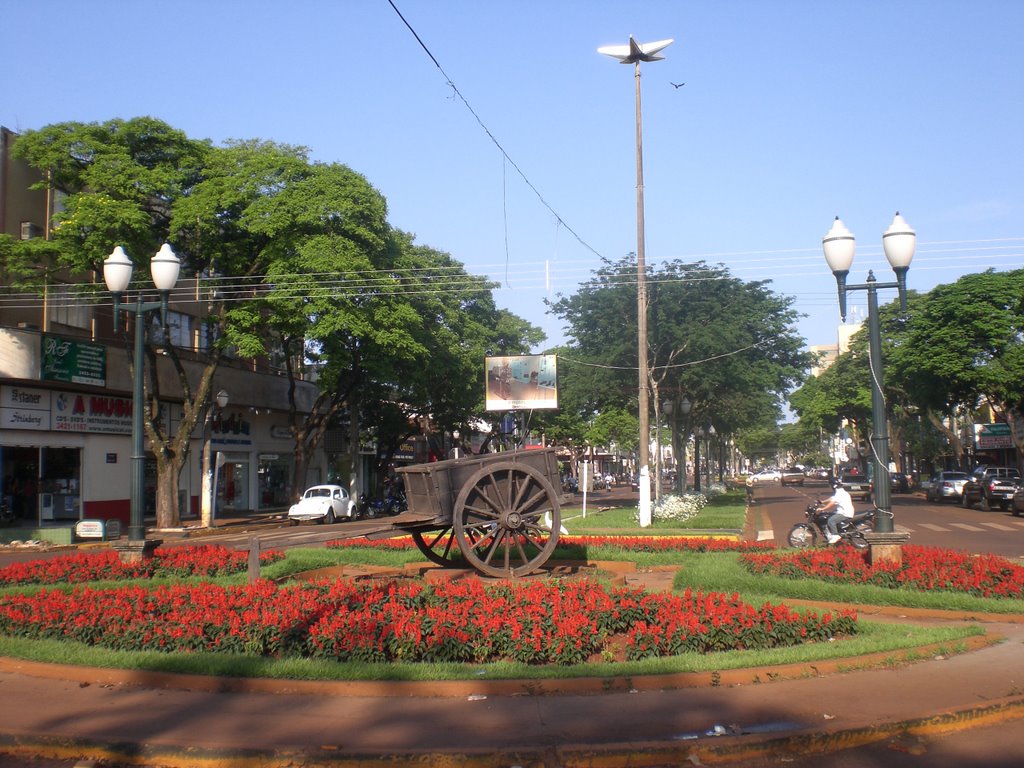 Carroça na rotatória da Avenida Marcelino Pires - Dourados - MS - Brasil by Paulo Yuji Takarada