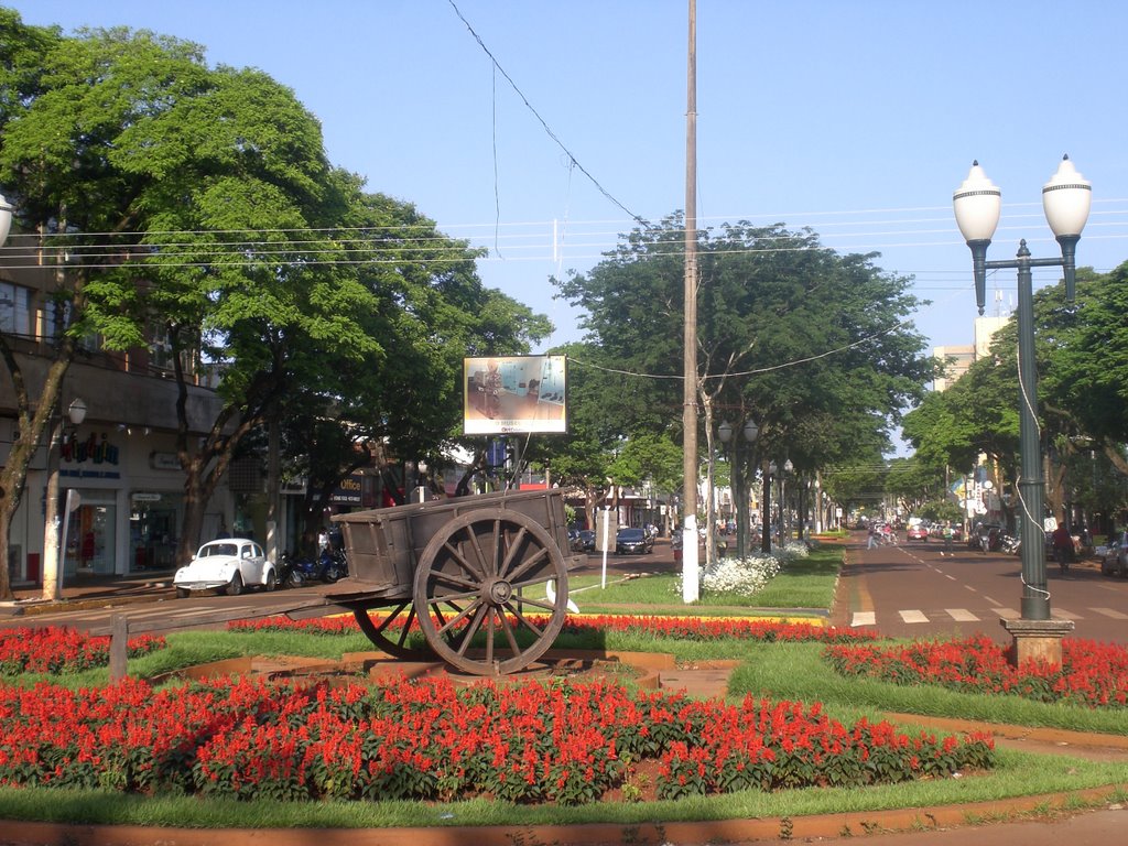 Carroça na rotatória da Avenida Marcelino Pires - Dourados - Ms - Brasil by Paulo Yuji Takarada