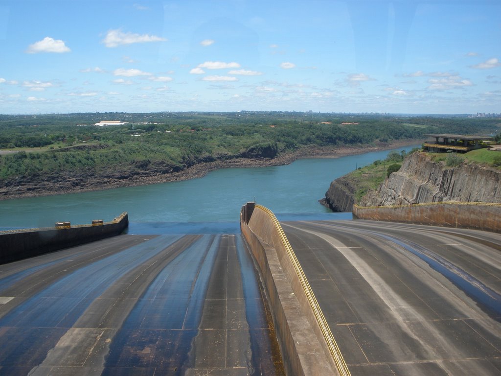 Represa Itaipú by Adriano Moacir