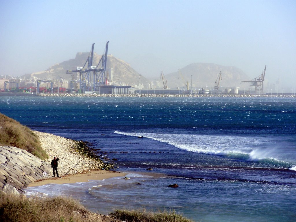 Alicante hoy sábado 24 de enero de 2009 , día de viento y polvo by Lucio  López Revilla