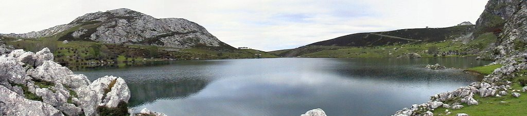 Lago Enol, Picos de Europa, Asturias by Jesus M.M.