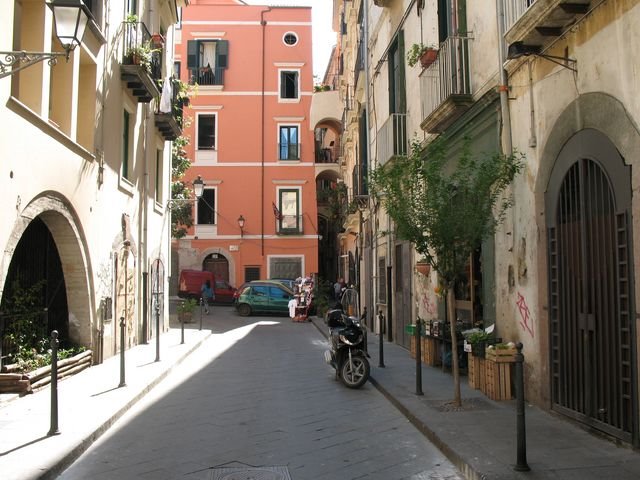 Salerno:via Portacatena by riccardo ciprigno