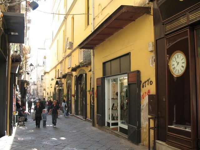 Salerno:inizio di via dei mercanti by riccardo ciprigno