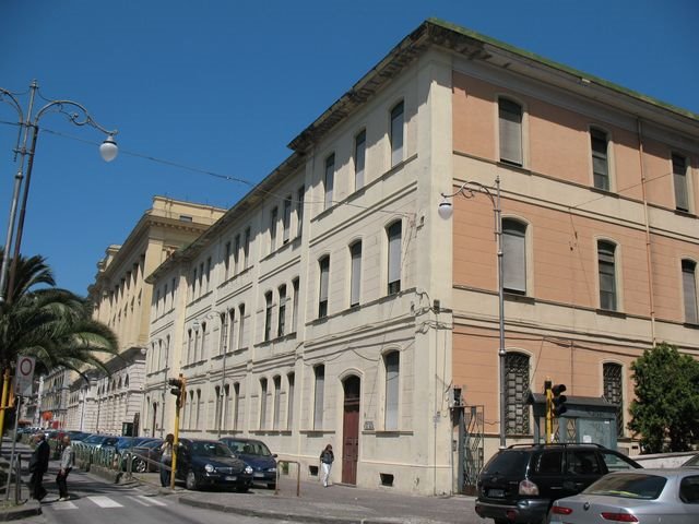 Salerno:scuola G.Vicinanza,dove ho frequentato le elementari by riccardo ciprigno