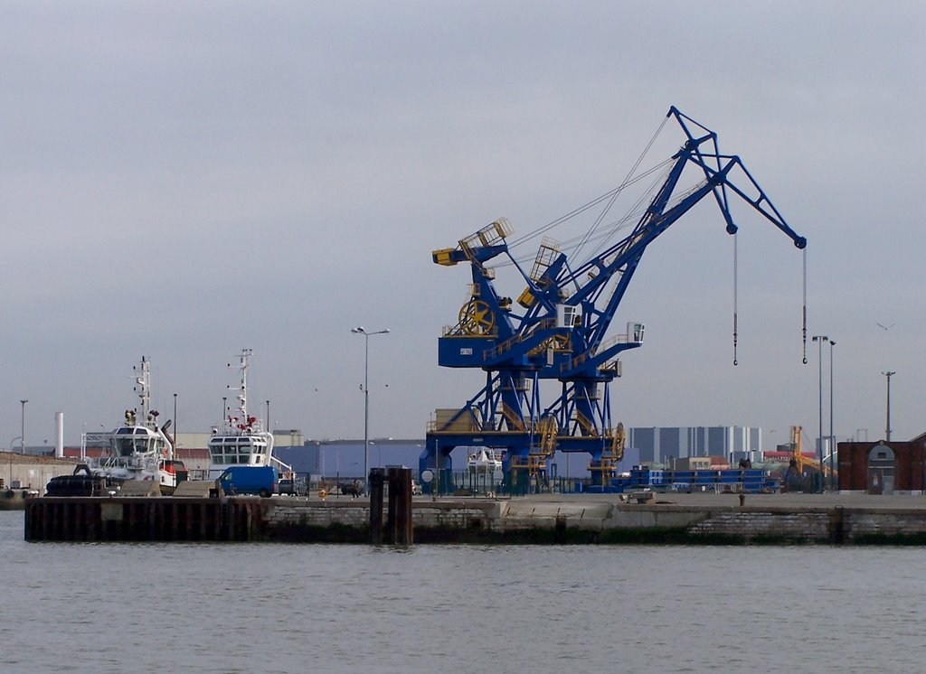 Calais : sur le port by uvw3