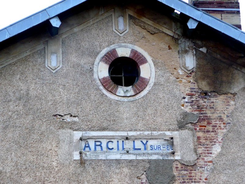 Ancienne gare de Marcilly " dans son jus " by kleretnet