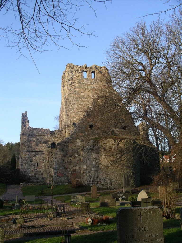 Ruins of St. Olof church by Ramona M.